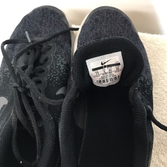 Nike Flex contact Men’s tennies, size 7y - Picture 5 of 6